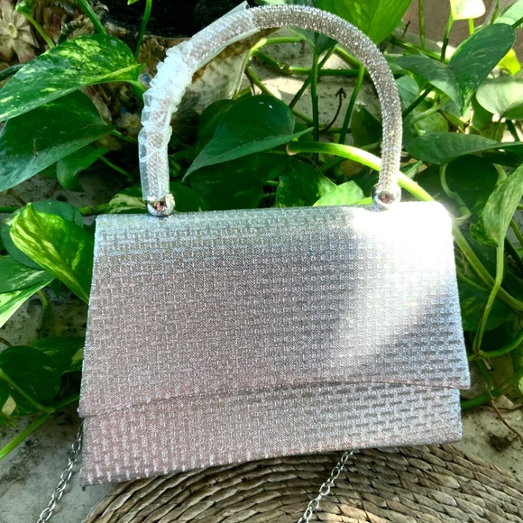 SILVER Evening Bag 🩷 BELOW WHOLESALE JEWELED HANDLE W/CHAIN NWOT HANDBAG - Picture 4 of 12